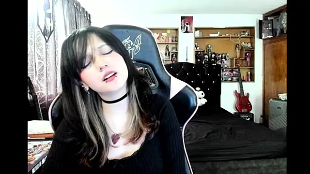 Snapshot of Maki_Zein_ chatting on 02.05.26 Maki Zein online show from 02.05.26