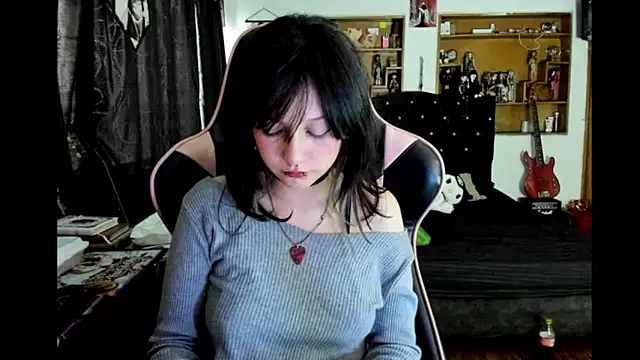 Snapshot of Maki_Zein_ chatting on 02.11.26 Maki Zein online show from 02.11.26