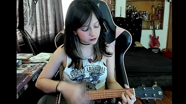 Snapshot of Maki_Zein_ chatting on 02.12.26 Maki Zein online show from 02.12.26