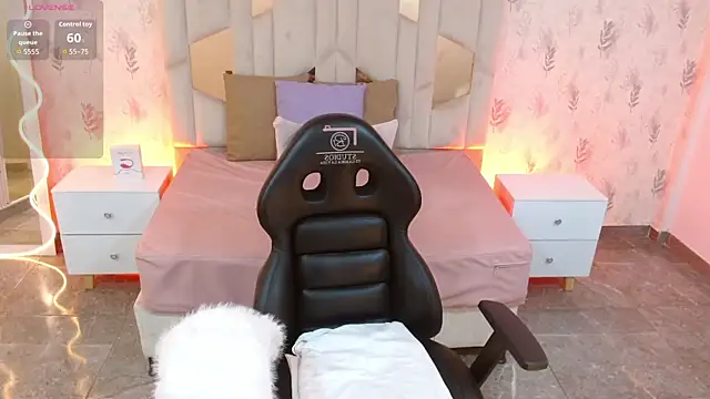 MARIANA TAY1 online show from 10.25.25