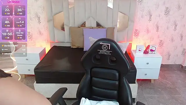 MARIANA TAY1 online show from 11.04.25