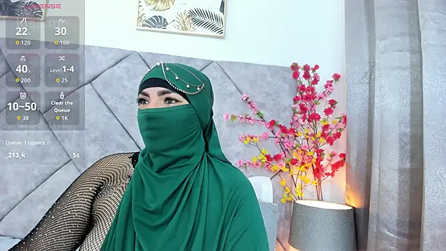 Snapshot of _naylaa_ chatting on 04.21.26 naylaa online show from 04.21.26