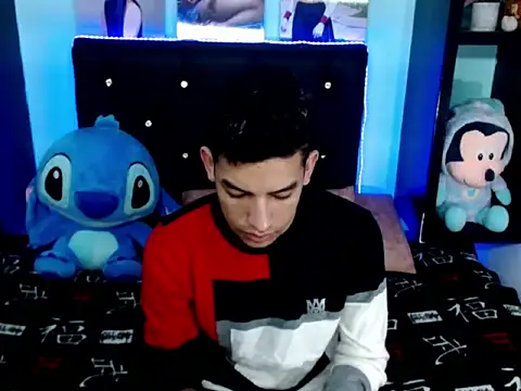 x Aaron x online show from 10.12.25