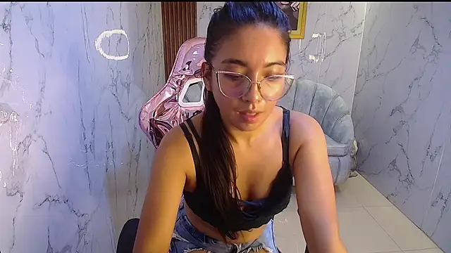 Snapshot of danna_sweet_s chatting on 10.18.25 danna sweet s online show from 10.18.25