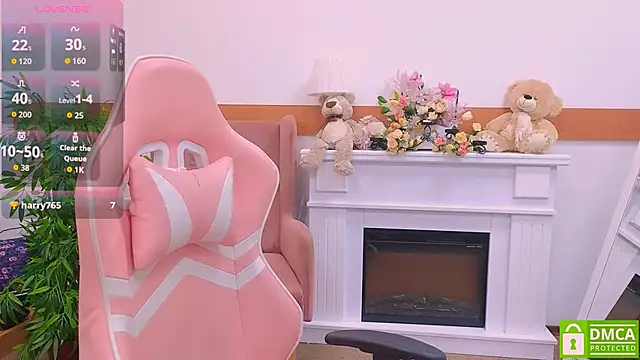 Snapshot of Lulu___Moon chatting on 11.17.25 Lulu Moon online show from 11.17.25