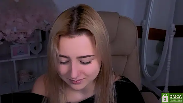 Snapshot of Lulu___Moon chatting on 02.08.26 Lulu Moon online show from 02.08.26