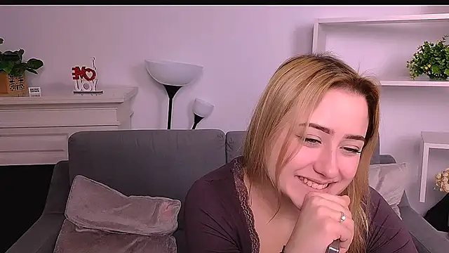 Snapshot of Lulu___Moon chatting on 02.26.26 Lulu Moon online show from 02.26.26