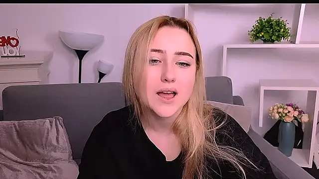 Snapshot of Lulu___Moon chatting on 03.01.26 Lulu Moon online show from 03.01.26