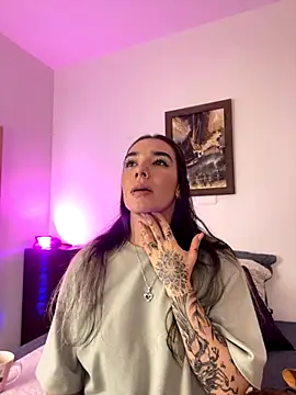 Snapshot of _Emily_Sands_ chatting on 10.27.25 Emily Sands online show from 10.27.25