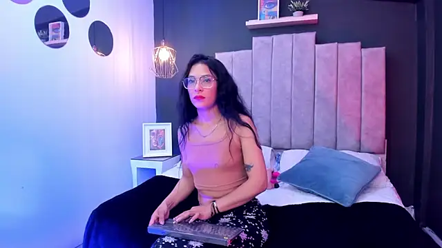 Snapshot of Maite_black chatting on 11.05.25 Maite black online show from 11.05.25