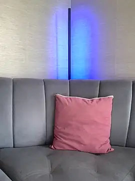 LunaMoore Pink online show from 11.08.25