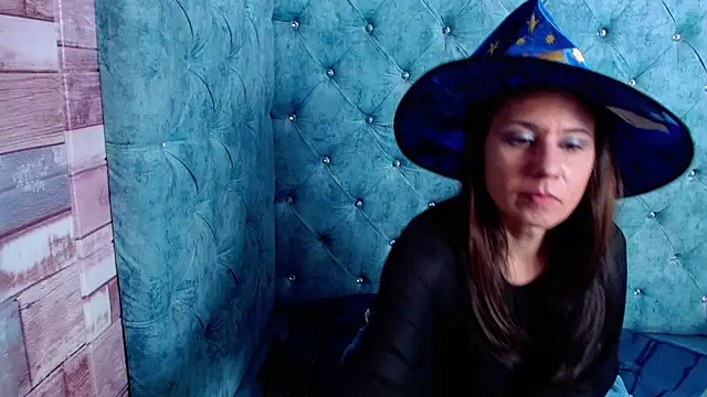 Kylie Bloom online show from 10.31.25