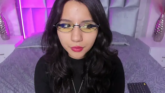 HollyPeach online show from 03.29.26