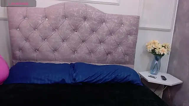 Mia taayloor online show from 10.13.25