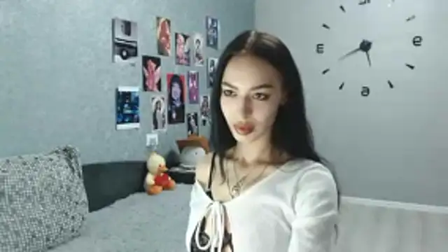 Daphne Darkthorn online show from 10.20.25