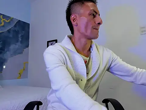 Snapshot of latin_crissex chatting on 10.18.25 latin crissex online show from 10.18.25