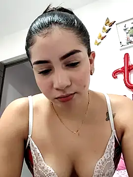 Snapshot of sophia_salazar18 chatting on 10.18.25 sophia salazar18 online show from 10.18.25