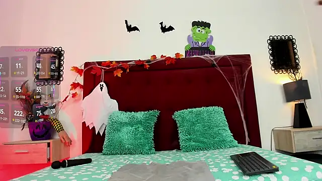 Sassha ferrer online show from 10.22.25