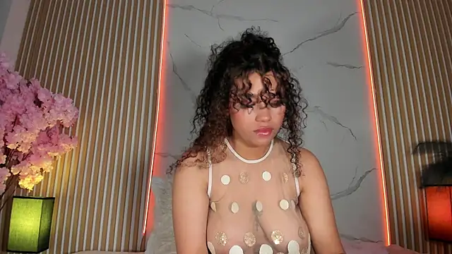 Snapshot of KellyAmbaris chatting on 11.07.25 KellyAmbaris online show from 11.07.25