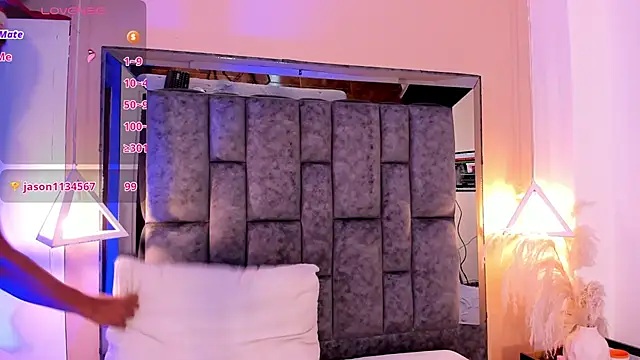 SofiRuiz  online show from 12.21.25