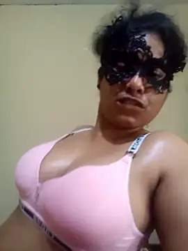 Expose Queen online show from 03.18.26