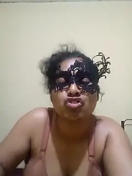 Expose Queen online show from 04.06.26