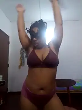 Expose Queen online show from 04.17.26