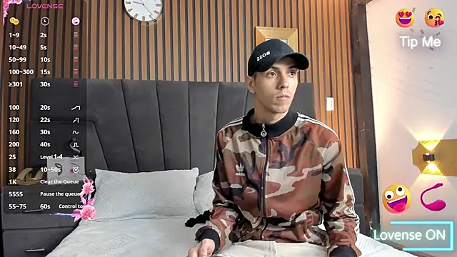 DerryAndIzzy online show from 10.25.25