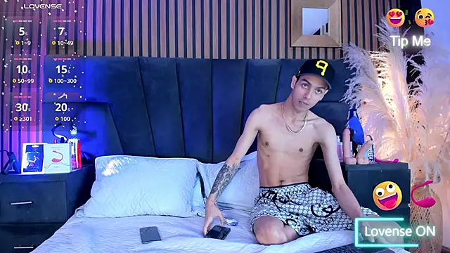 DerryAndIzzy online show from 12.17.25