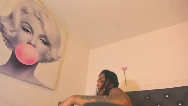 BiancaValentinna online show from 10.29.25