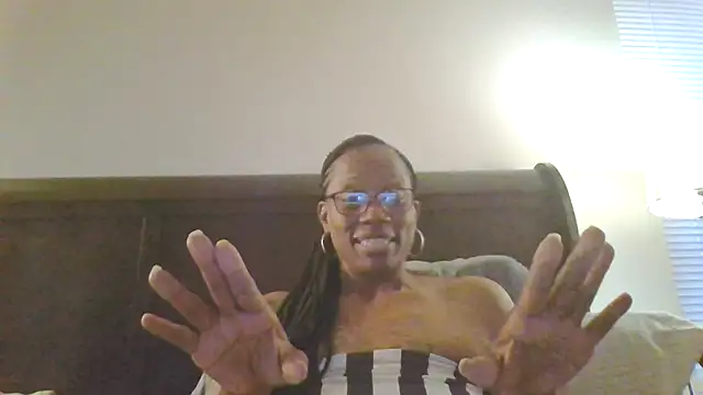 SweetCandy85 online show from 10.12.25