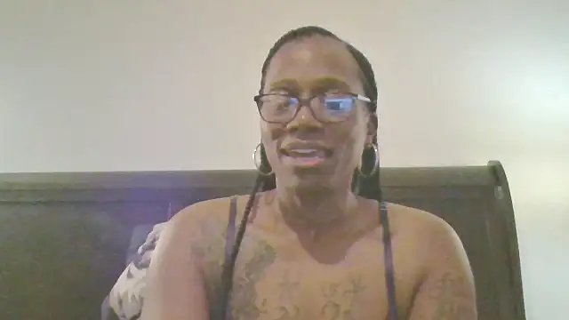 SweetCandy85 online show from 10.14.25
