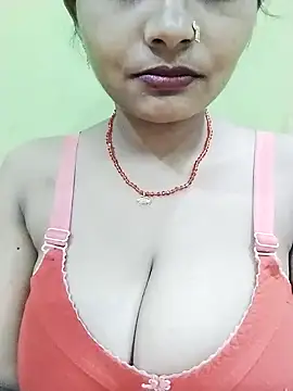 Snapshot of kiara-simmi chatting on 11.14.25 kiara-simmi online show from 11.14.25