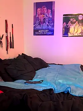 MiniMonroe online show from 12.04.25