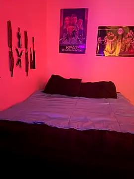 MiniMonroe online show from 12.05.25