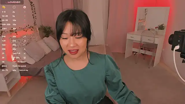 Erika Kim online show from 11.21.25