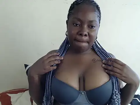 Yolaqueen04 online show from 10.14.25