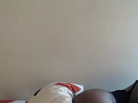 Yolaqueen04 online show from 10.15.25