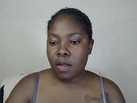 Yolaqueen04 online show from 10.23.25