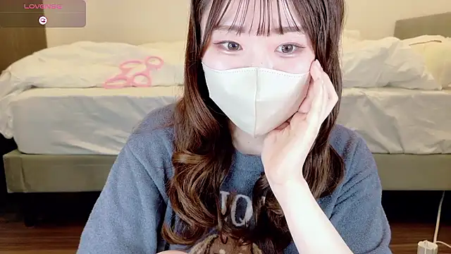 Snapshot of yura_ra_ra chatting on 05.29.26 yura ra ra online show from 05.29.26