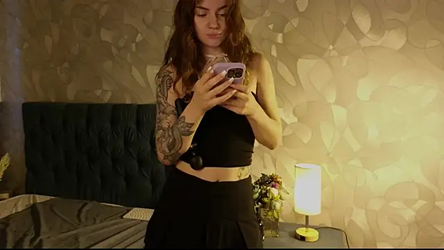 Domestic Bitch online show from 10.13.25