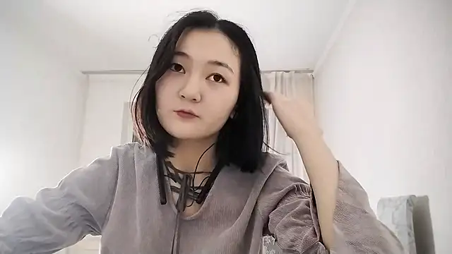 Lyndasilk online show from 10.19.25