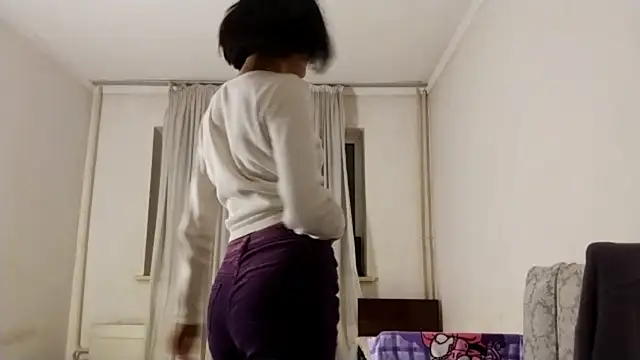 Lyndasilk online show from 11.25.25