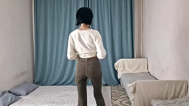 Lyndasilk online show from 03.31.26