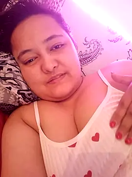 Snapshot of MollyJanette chatting on 11.18.25 MollyJanette online show from 11.18.25