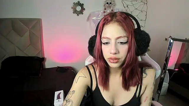 Snapshot of Vicky_Boop chatting on 10.15.25 Vicky Boop online show from 10.15.25