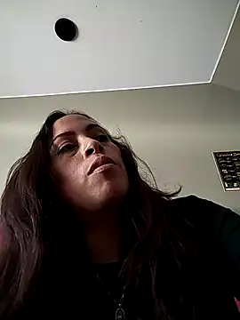 Snapshot of Rubihotwife chatting on 10.11.25 Rubihotwife online show from 10.11.25