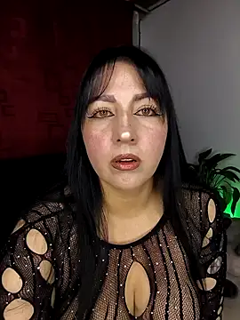 kitten25-hott online show from 10.25.25