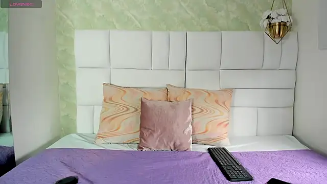 denisse khan online show from 04.10.26