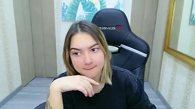 Snapshot of Dana_Beck chatting on 12.01.25 Dana Beck online show from 12.01.25